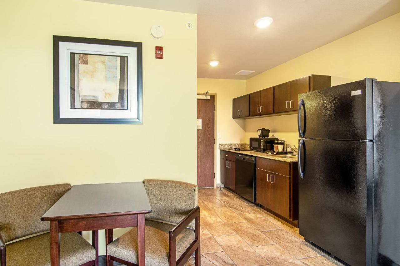 Cobblestone Hotel & Suites - Paxton ภายนอก รูปภาพ