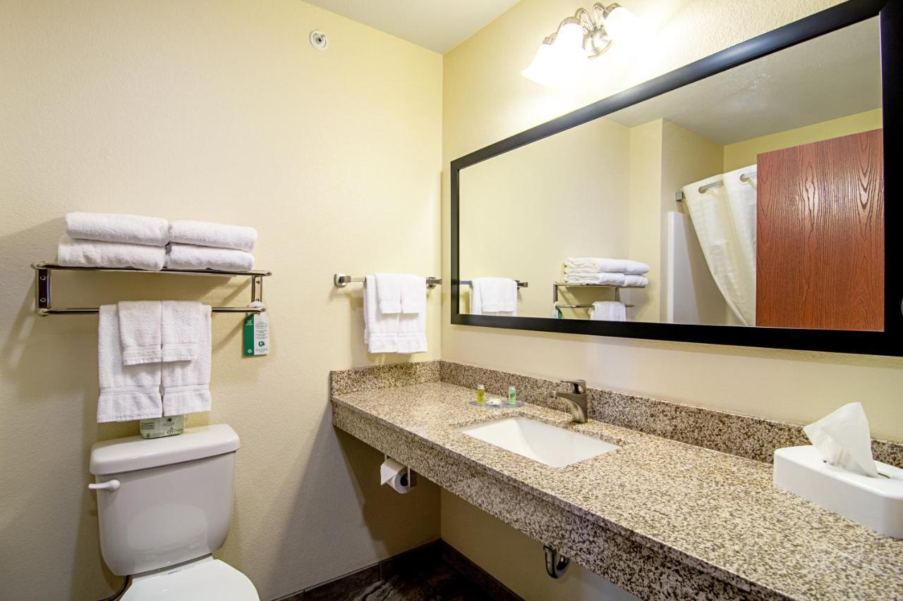 Cobblestone Hotel & Suites - Paxton ภายนอก รูปภาพ