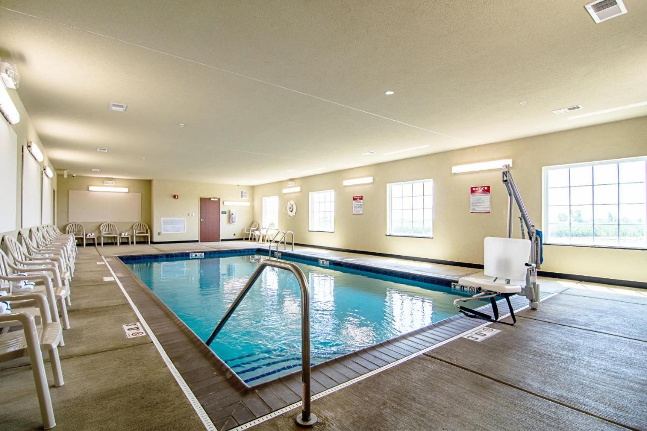 Cobblestone Hotel & Suites - Paxton ภายนอก รูปภาพ