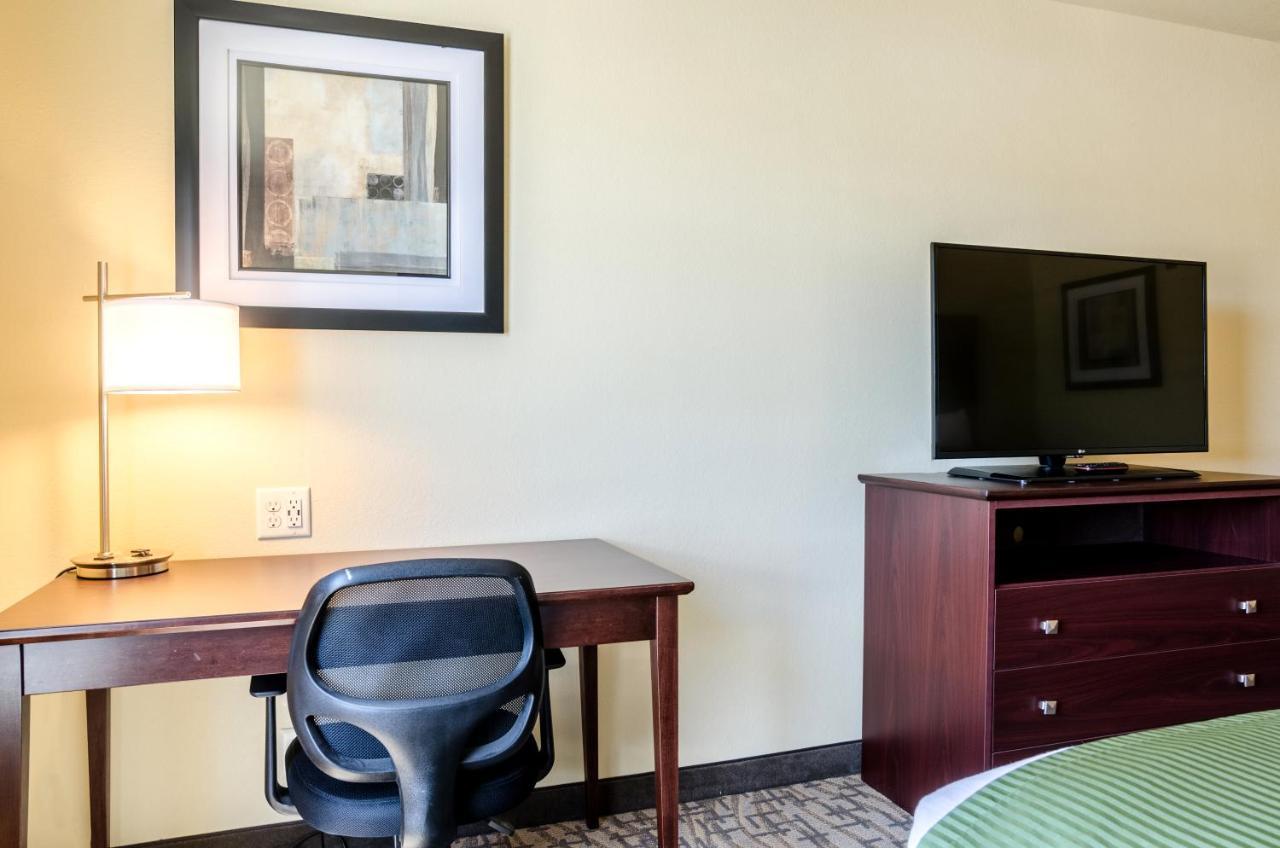 Cobblestone Hotel & Suites - Paxton ภายนอก รูปภาพ