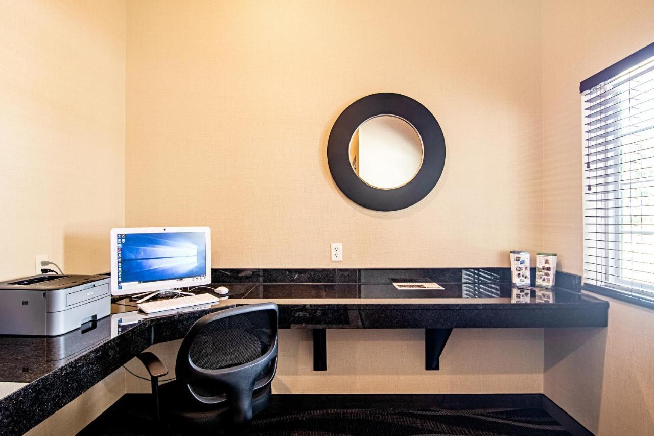 Cobblestone Hotel & Suites - Paxton ภายนอก รูปภาพ