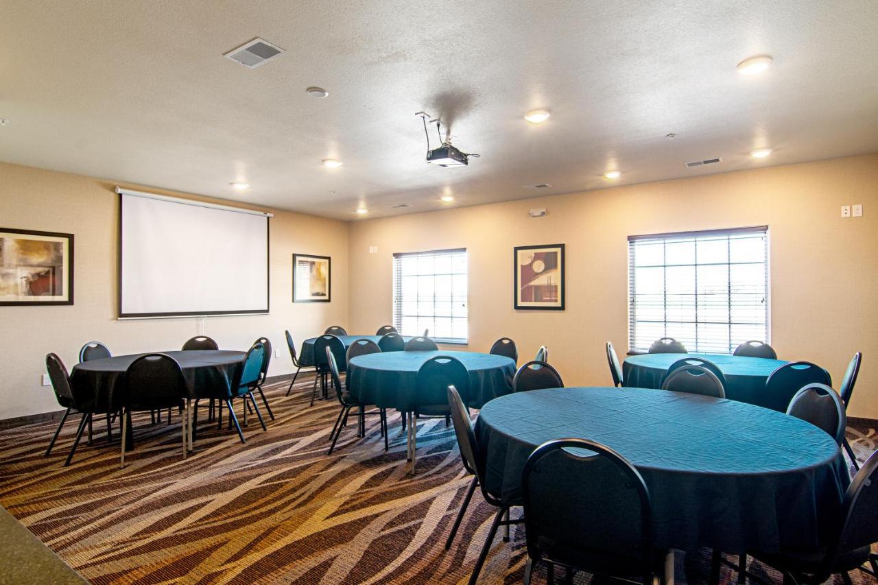 Cobblestone Hotel & Suites - Paxton ภายนอก รูปภาพ