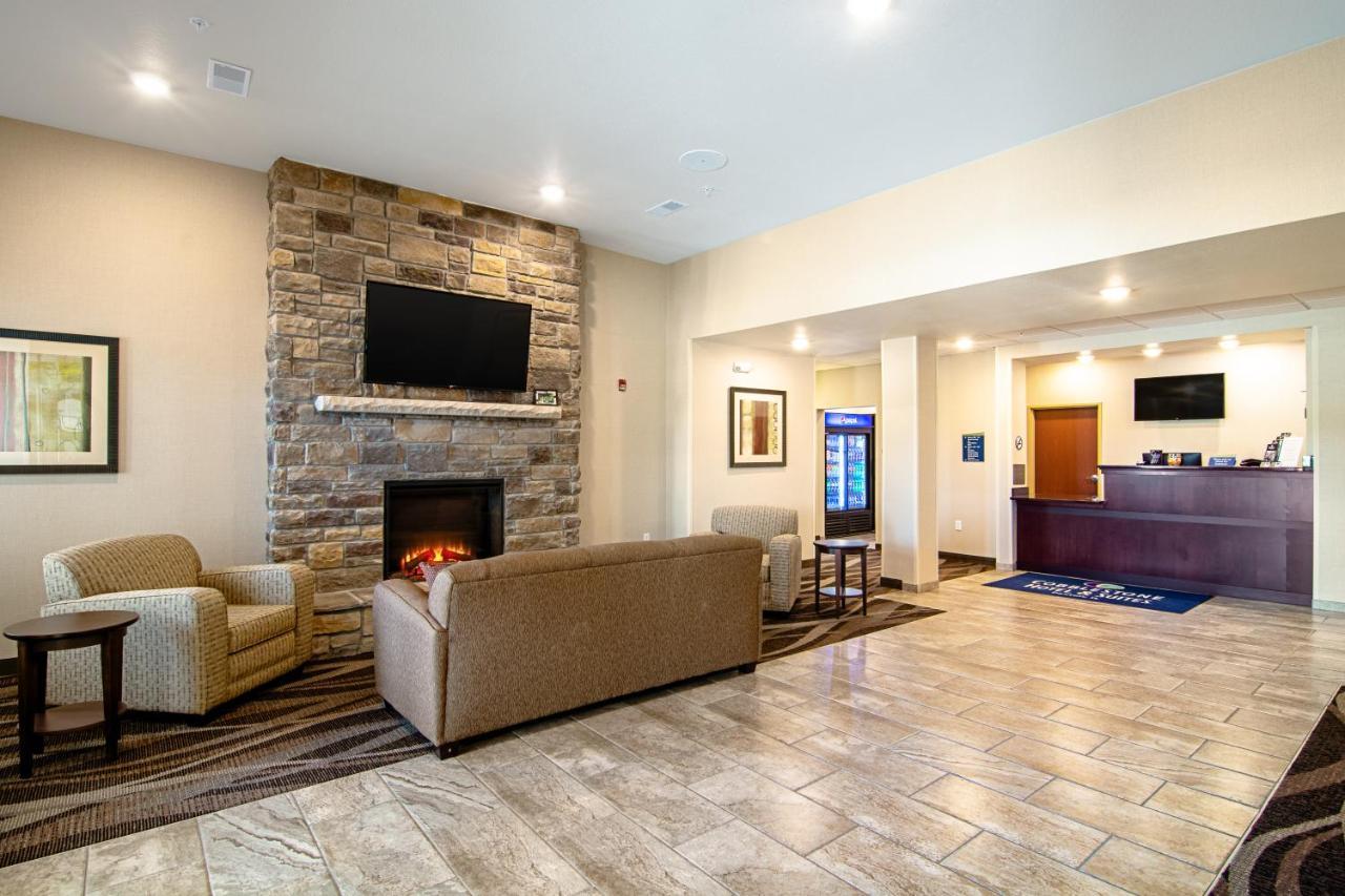Cobblestone Hotel & Suites - Paxton ภายนอก รูปภาพ